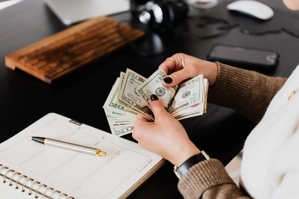 Cómo-ganan-dinero-los-corredores-de-apuestas Cómo-ganan-dinero-los-corredores-de-apuestas