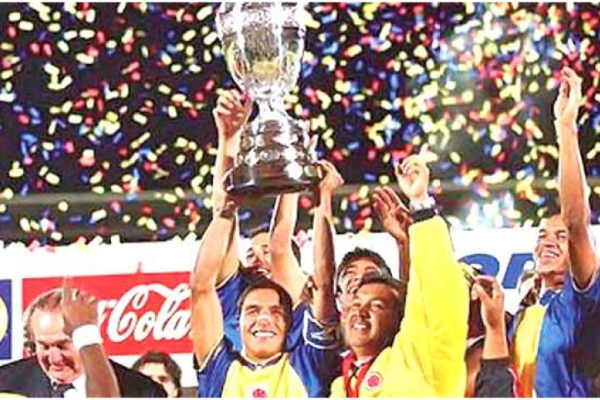 trofeo-de-la-copa-am&eacute;rica-colombia-2001