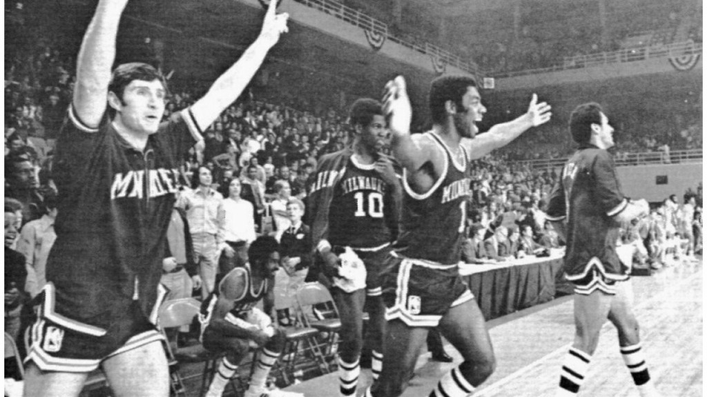 Milwaukee-Bucks-1970-71