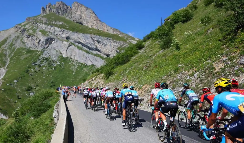 apostar en etapas de montaña frente a contrarreloj