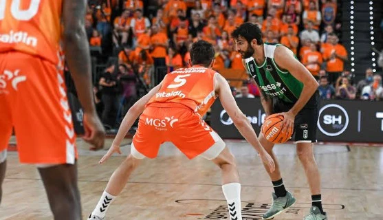 featured-image Joventut vs Valencia